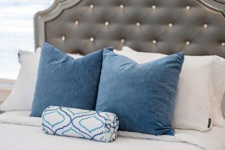 The O'Keeffe-2Nd Floor Boutique Hotel Suite Бентонвилль Экстерьер фото
