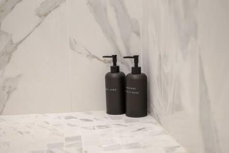The O'Keeffe-2Nd Floor Boutique Hotel Suite Бентонвилль Экстерьер фото