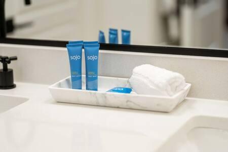 The O'Keeffe-2Nd Floor Boutique Hotel Suite Бентонвилль Экстерьер фото