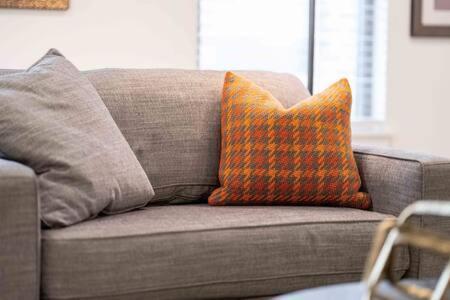 The O'Keeffe-2Nd Floor Boutique Hotel Suite Бентонвилль Экстерьер фото
