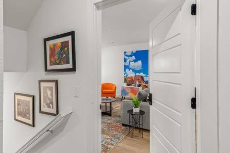 The O'Keeffe-2Nd Floor Boutique Hotel Suite Бентонвилль Экстерьер фото