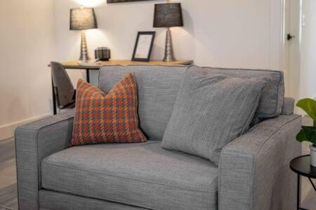 The O'Keeffe-2Nd Floor Boutique Hotel Suite Бентонвилль Экстерьер фото