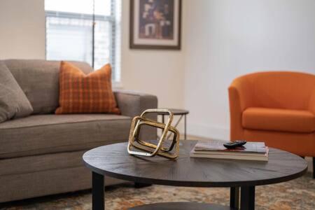 The O'Keeffe-2Nd Floor Boutique Hotel Suite Бентонвилль Экстерьер фото