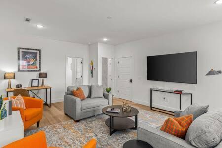 The O'Keeffe-2Nd Floor Boutique Hotel Suite Бентонвилль Экстерьер фото